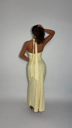 Robe jaune longue dos nu à pois