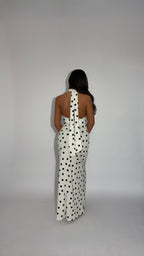 Robe blanche longue dos nu à pois