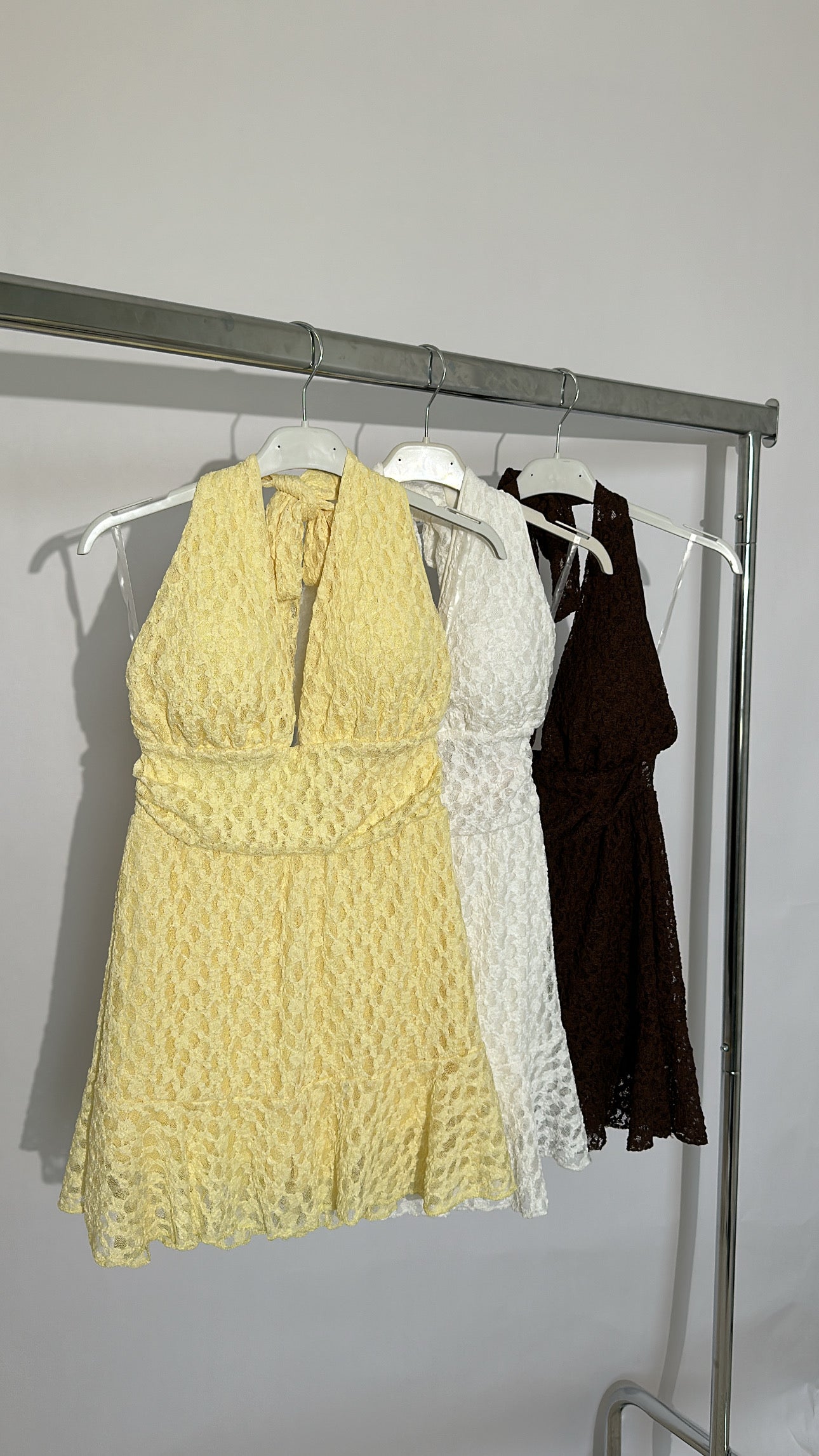 Robe courte à volants