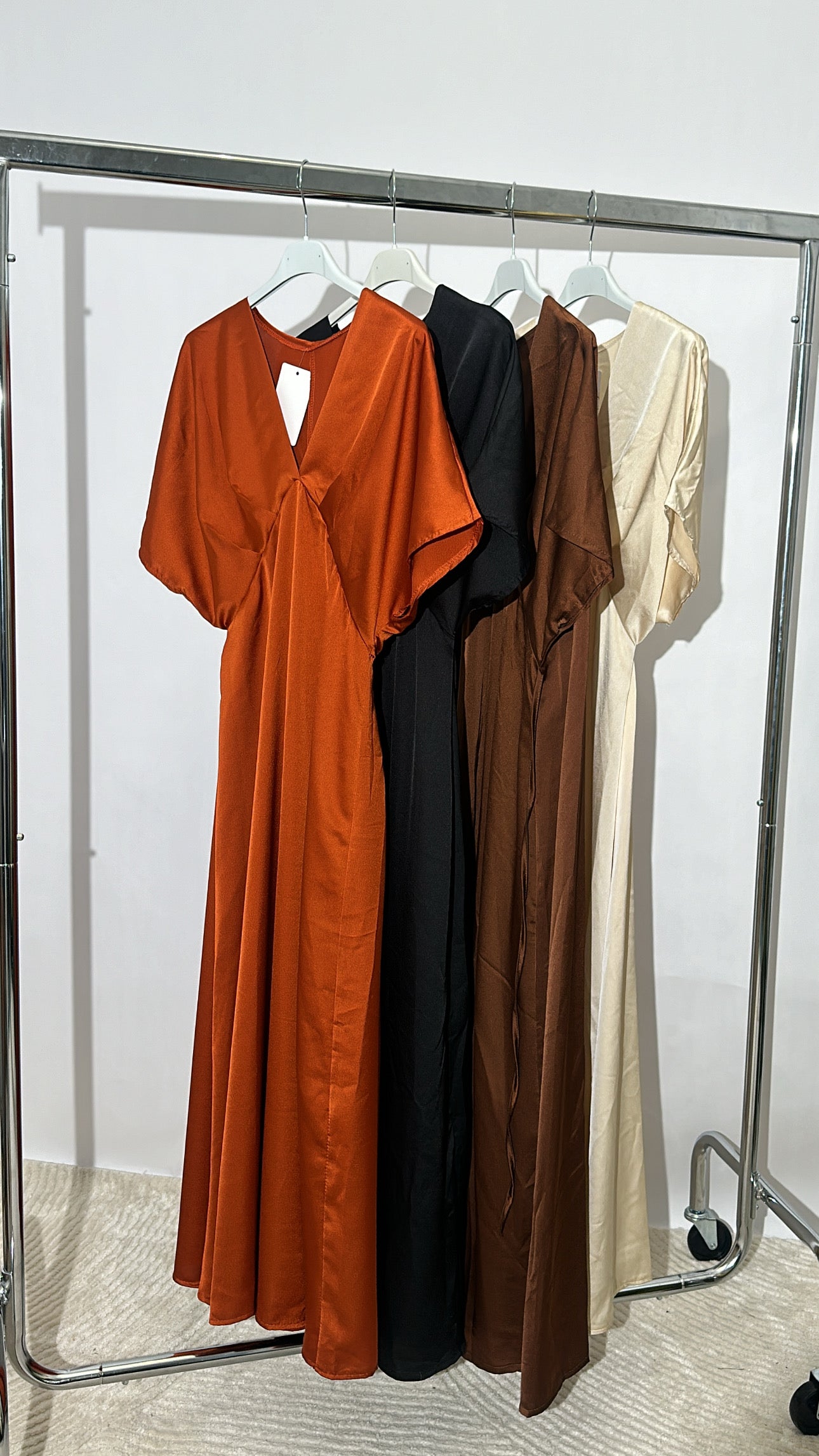 Robe Longue Satinée Ceinturée