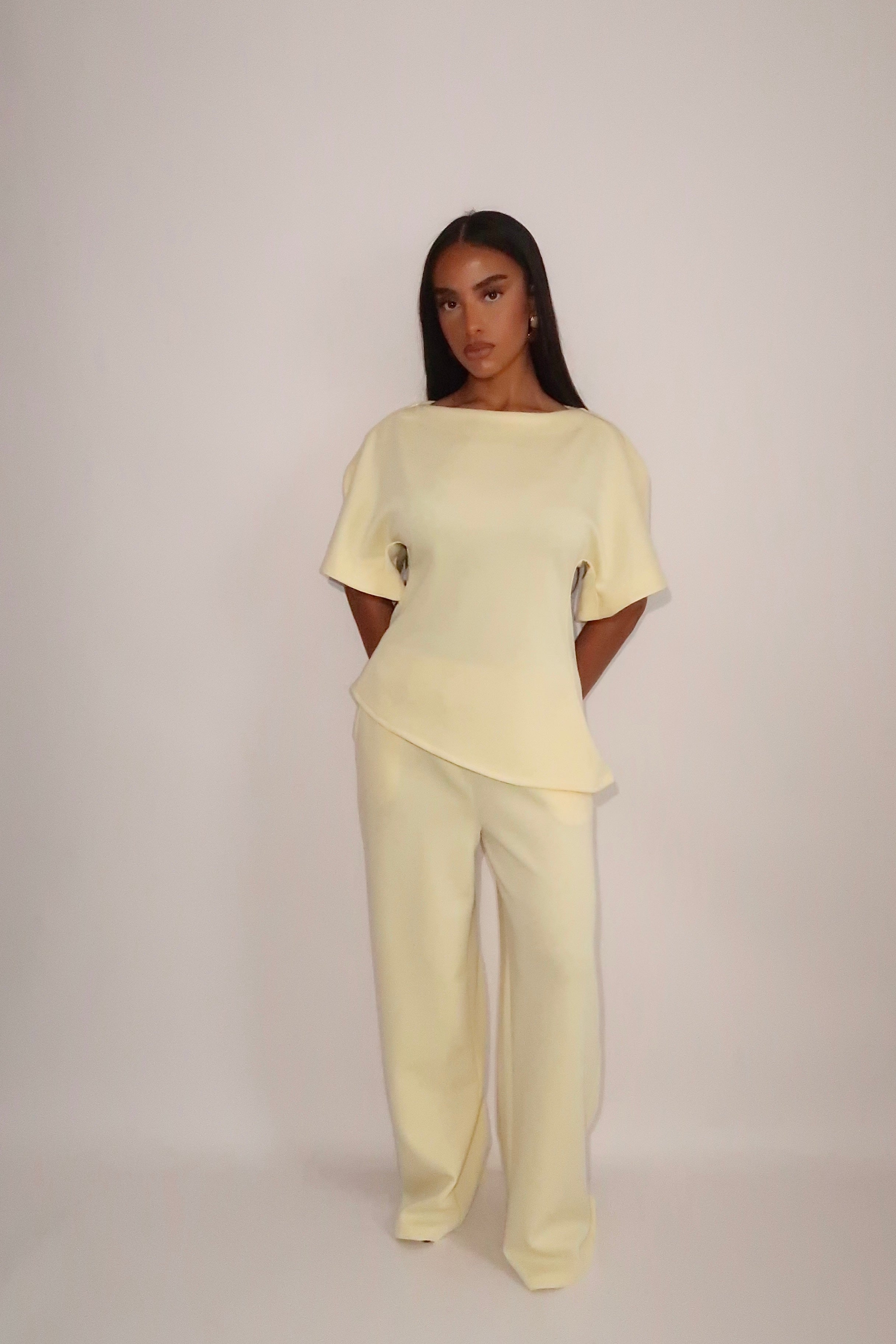 Ensemble asymétrique jaune